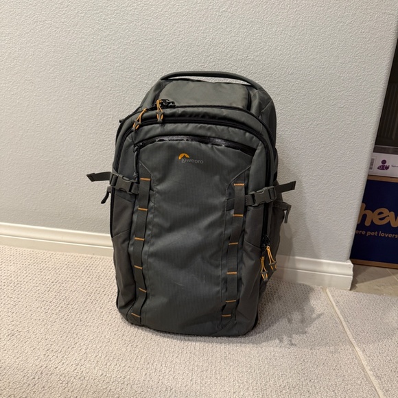 Lowepro HighLine BP 400 AW Backpack in Gray (36L) - Picture 7 of 15